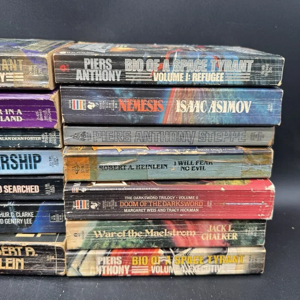 Lot Of 21 Vintage Sci-fi & Fantasy Books McCaffrey Chalker Lee Clarke & More